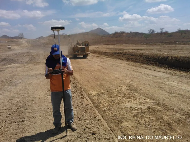 GNSS RTK en vía de tierra en construcción