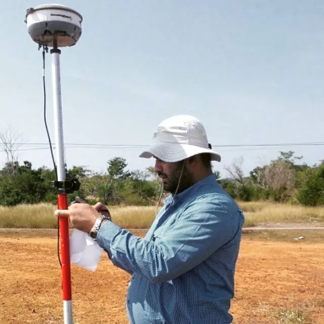 Ajuste de receptor GNSS RTK en terreno abierto
