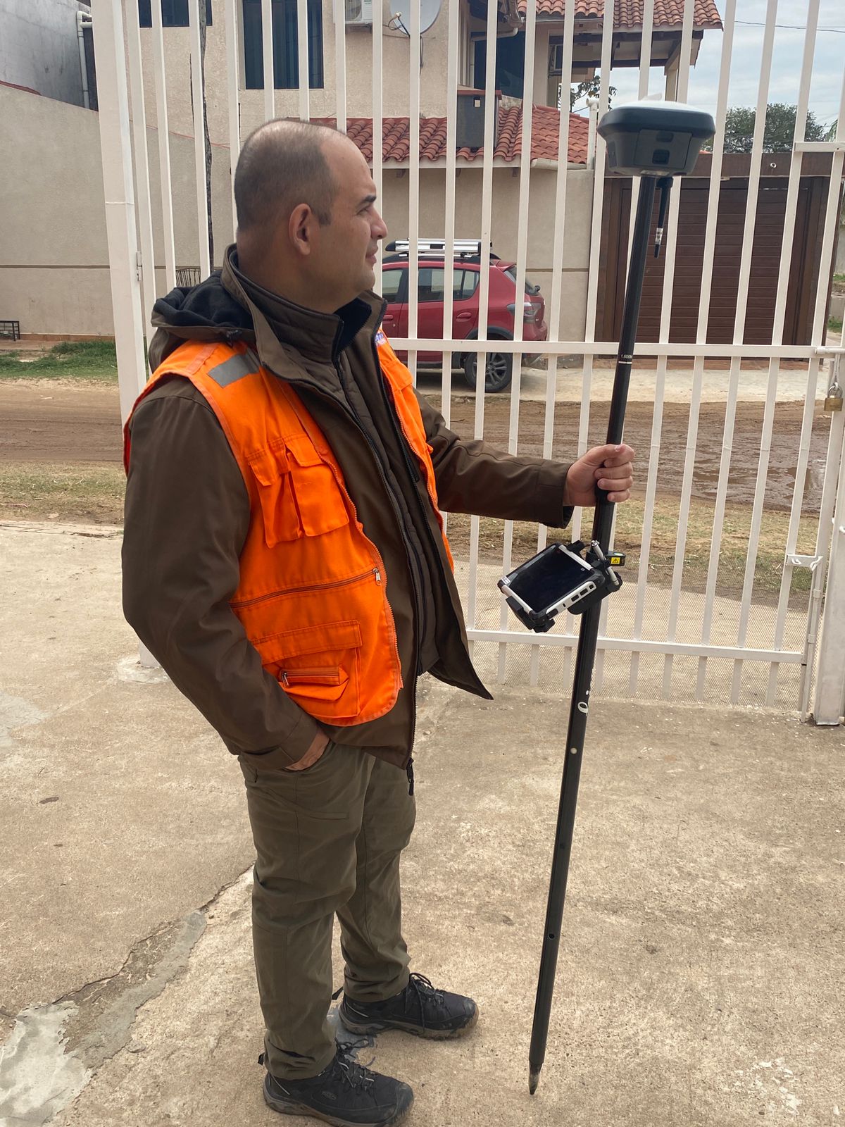 Mediciones GNSS RTK para levantamientos topográficos de precisión